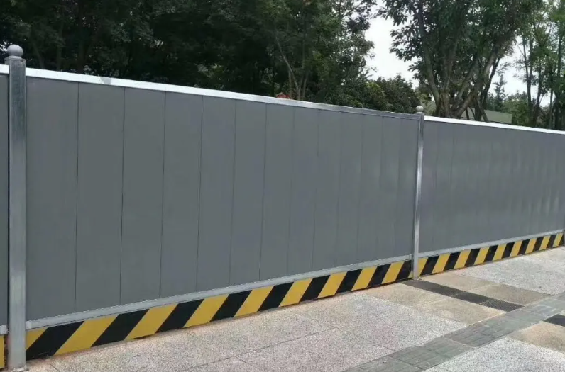 灰色金属围挡
